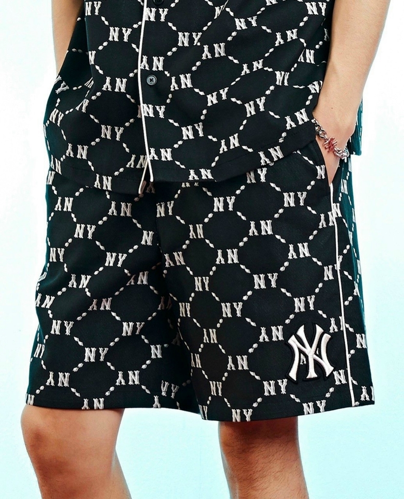 MLB Quần shorts jeans nữ Classic Monogram #12 MLB Quần shorts jeans nữ Classic Monogram